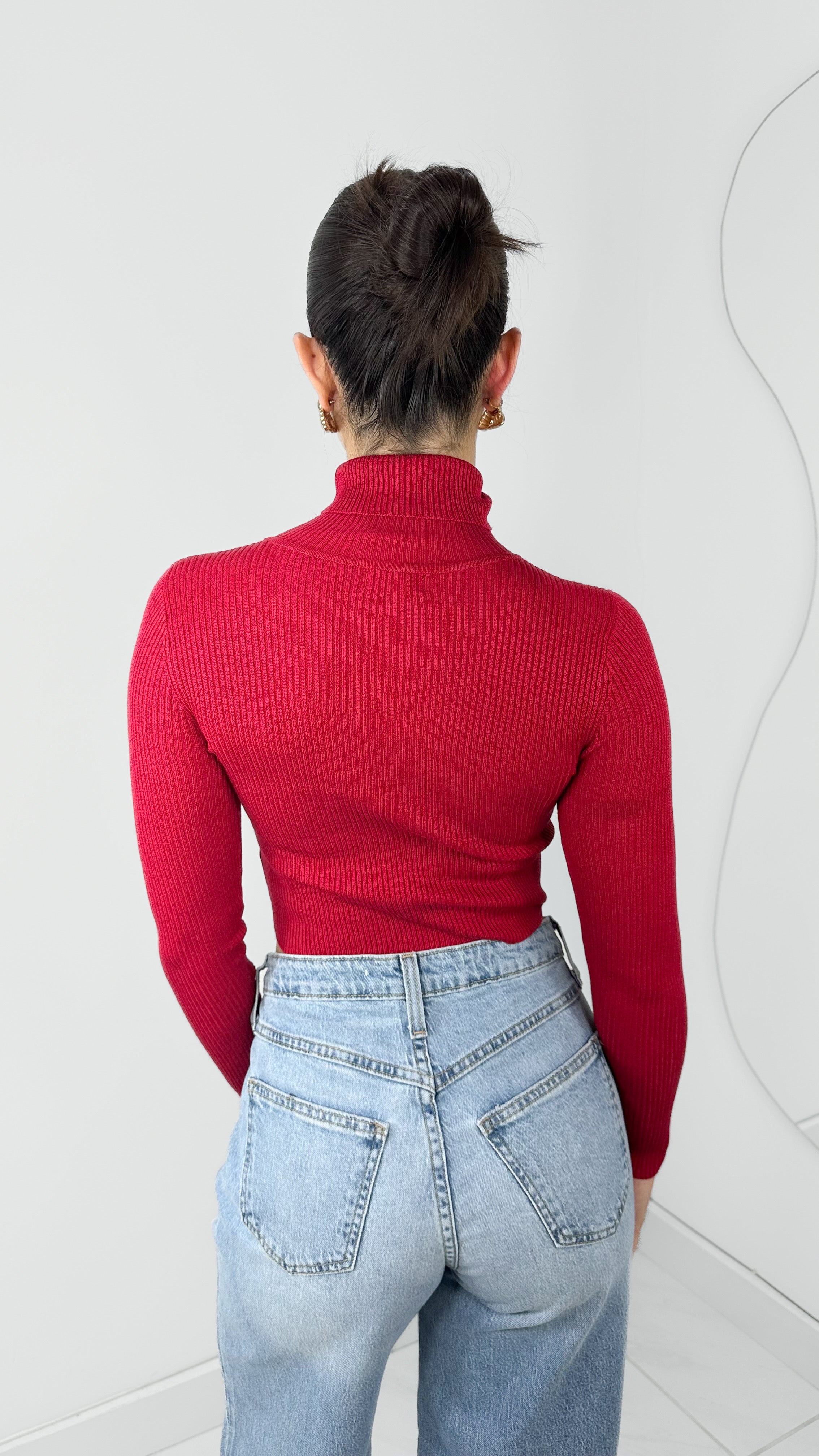 BLUSA CUELLO ALTO BÁSICA CROPPED ROJA