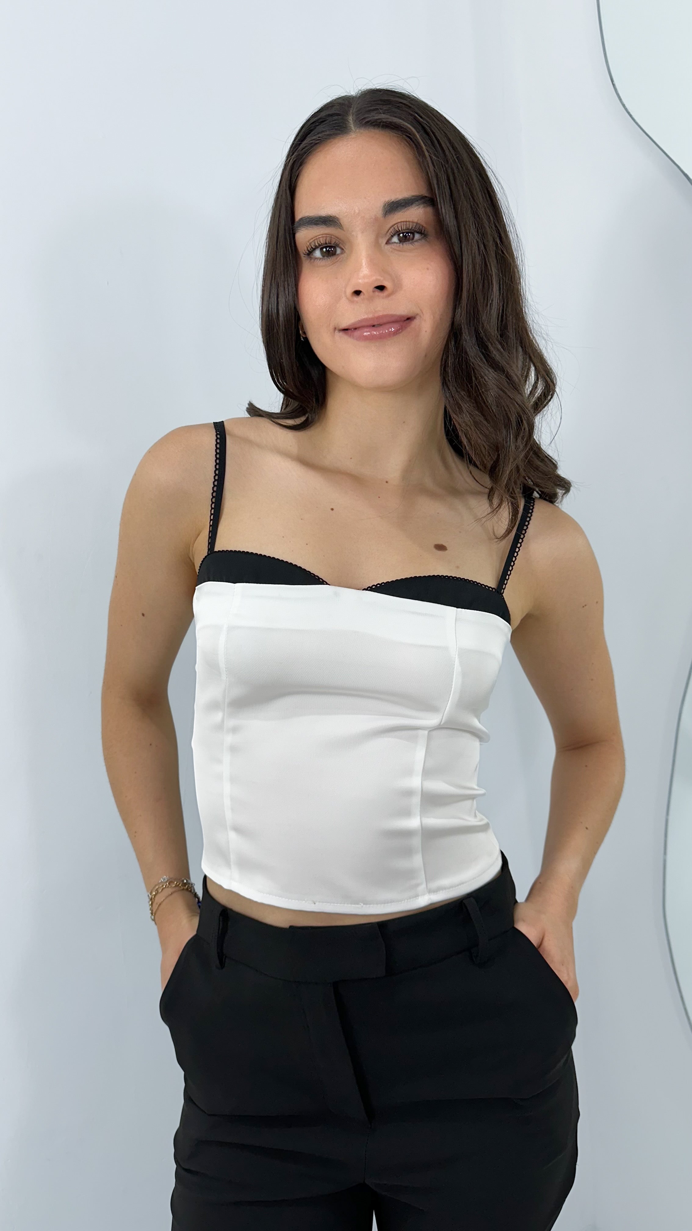 BLUSA TRENDY TIRANTES BLACK & WHITE