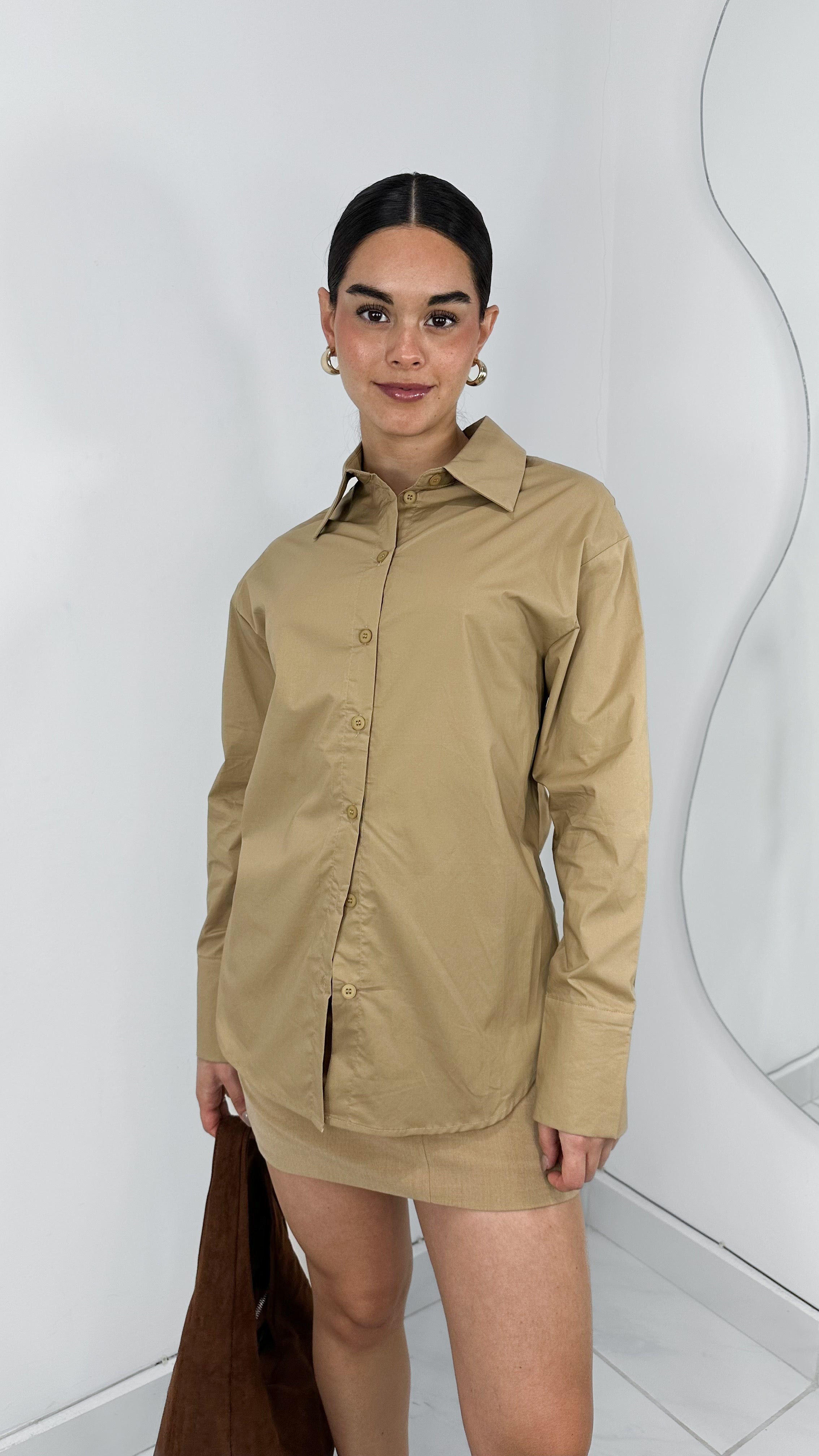 CAMISOLA OVERSIZED SIN ESPALDA TAUPE