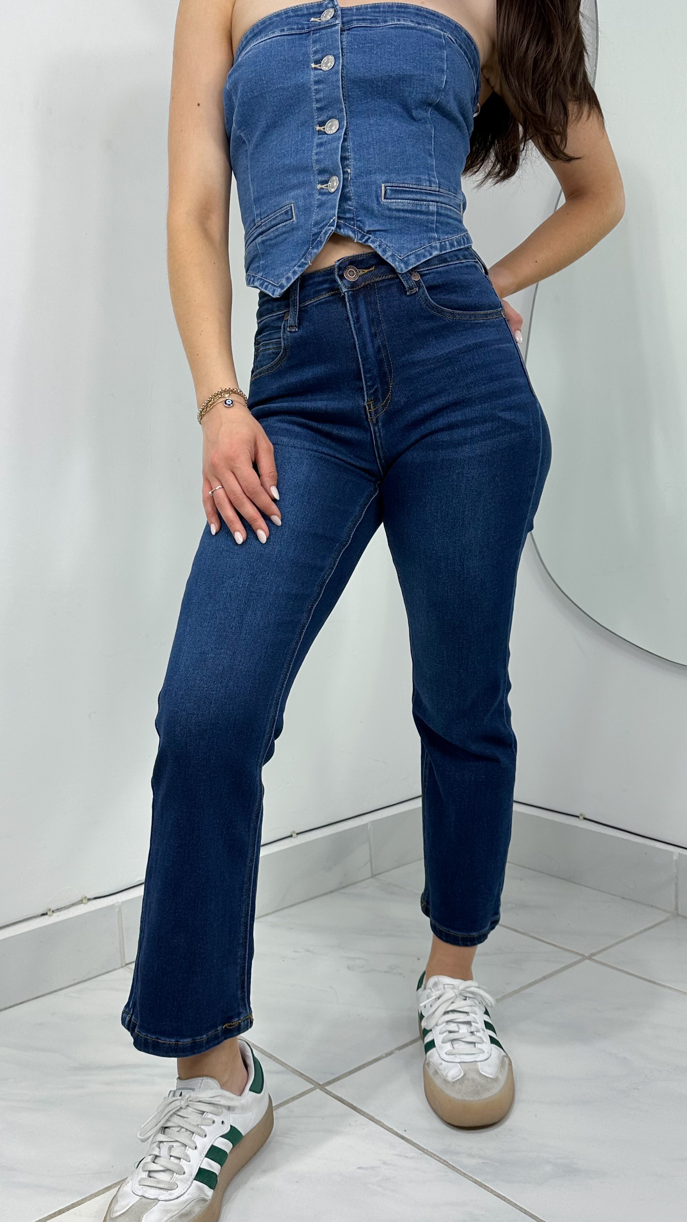 STRAIGHT DENIM JEANS TIRO ALTO OSCUROS CROPPED