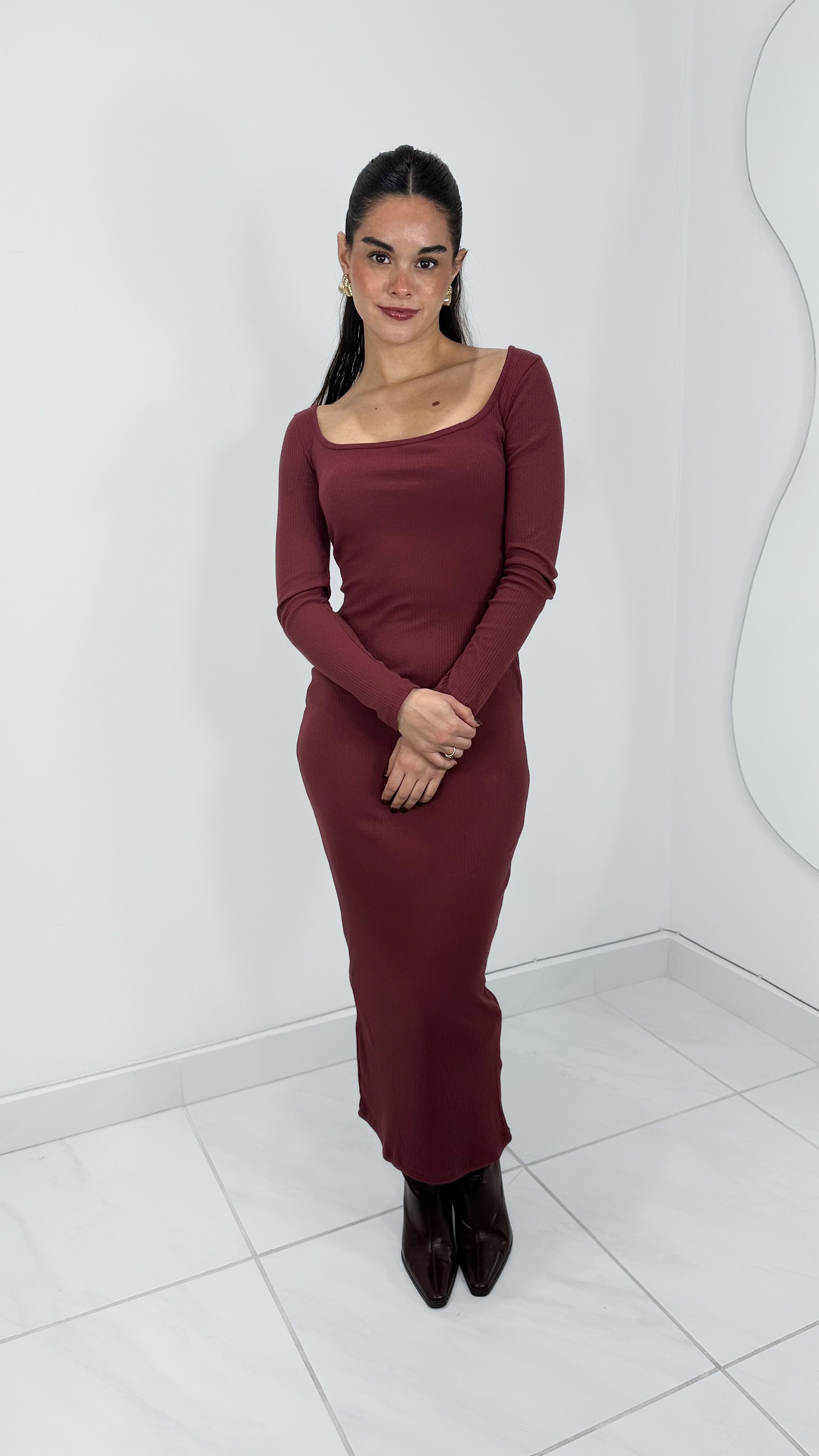 VESTIDO MIDI BURGUNDY CASUAL LISO CORTE CUADRADO