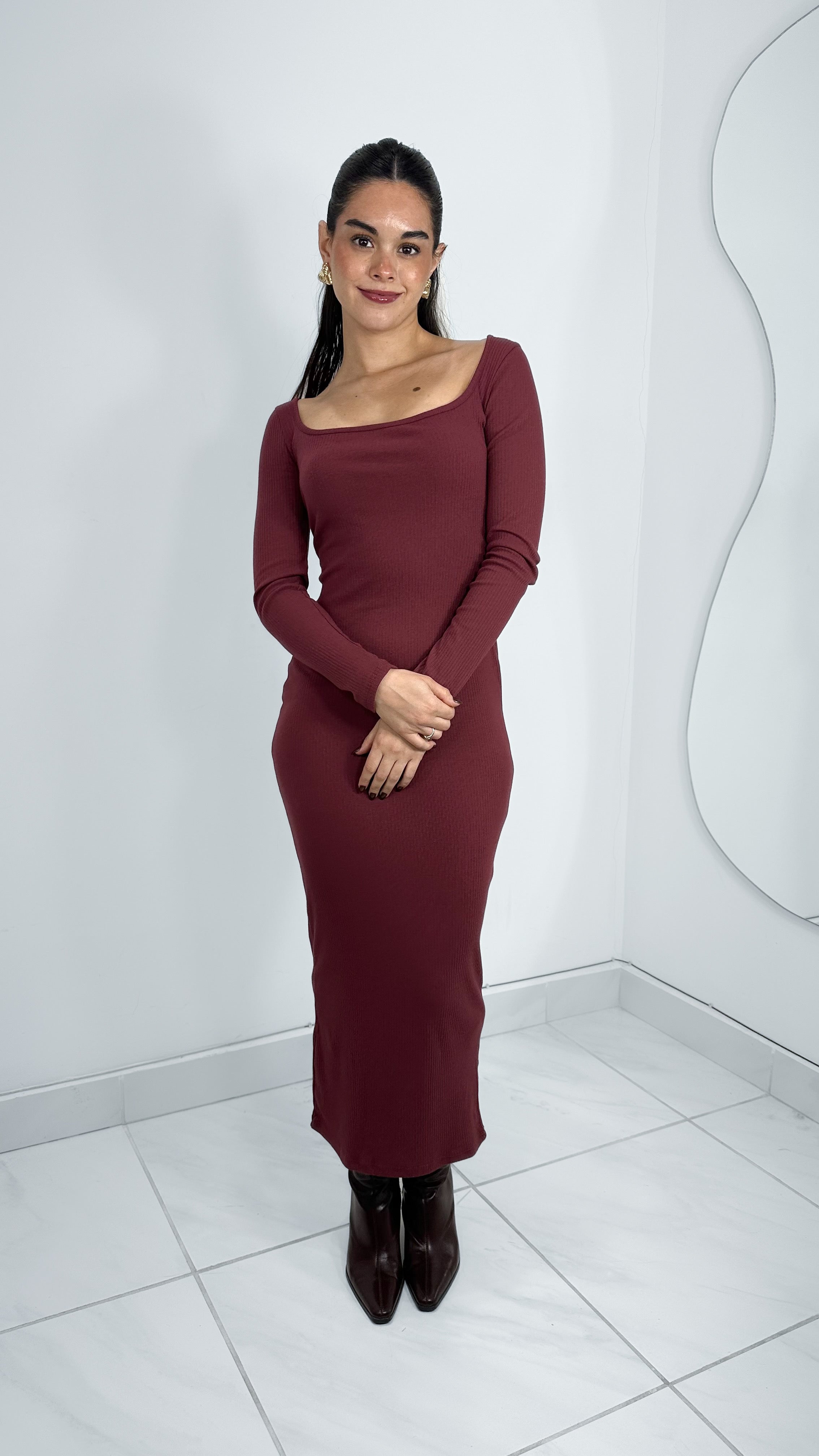 VESTIDO MIDI BURGUNDY CASUAL LISO CORTE CUADRADO