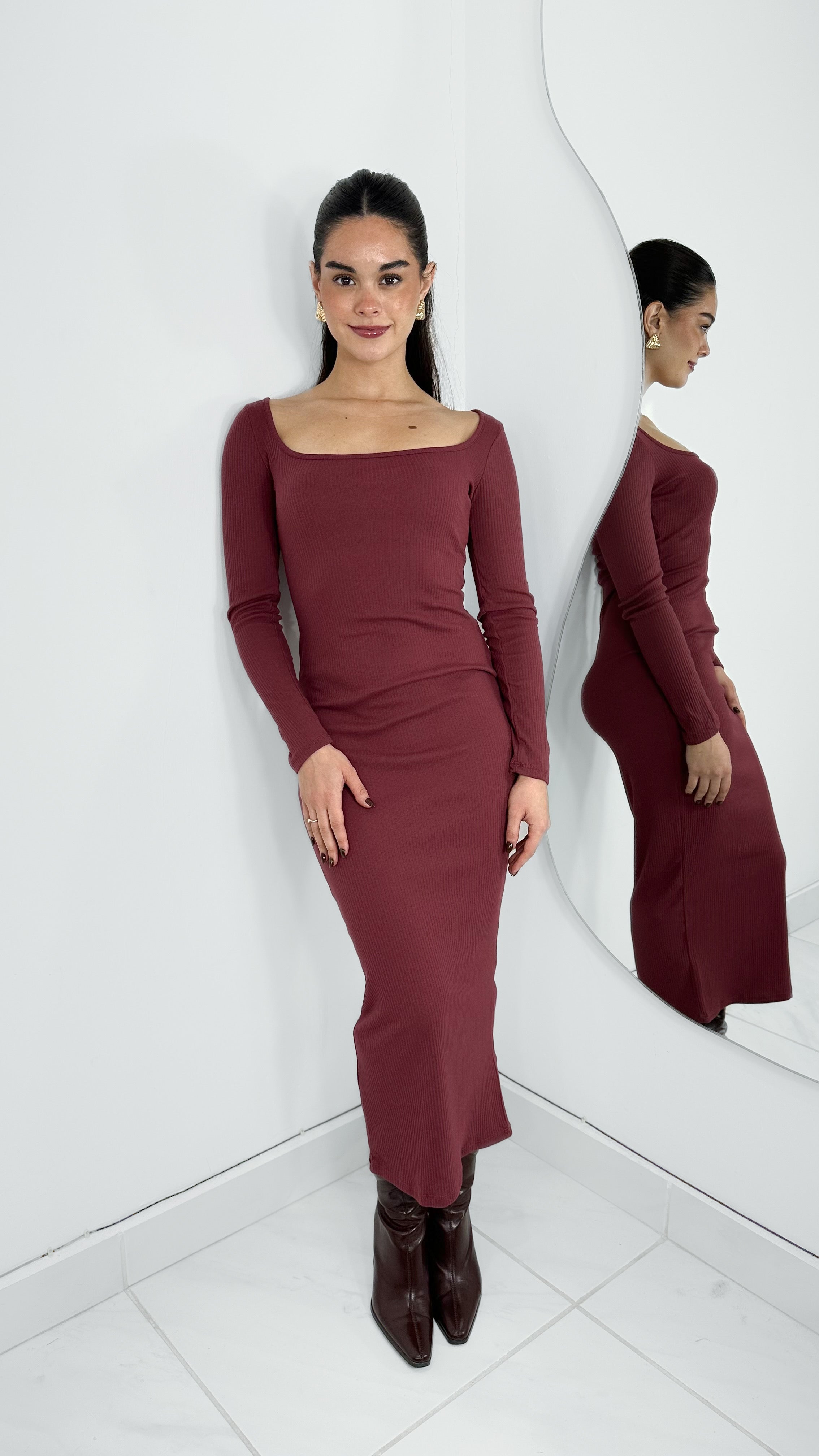 VESTIDO MIDI BURGUNDY CASUAL LISO CORTE CUADRADO