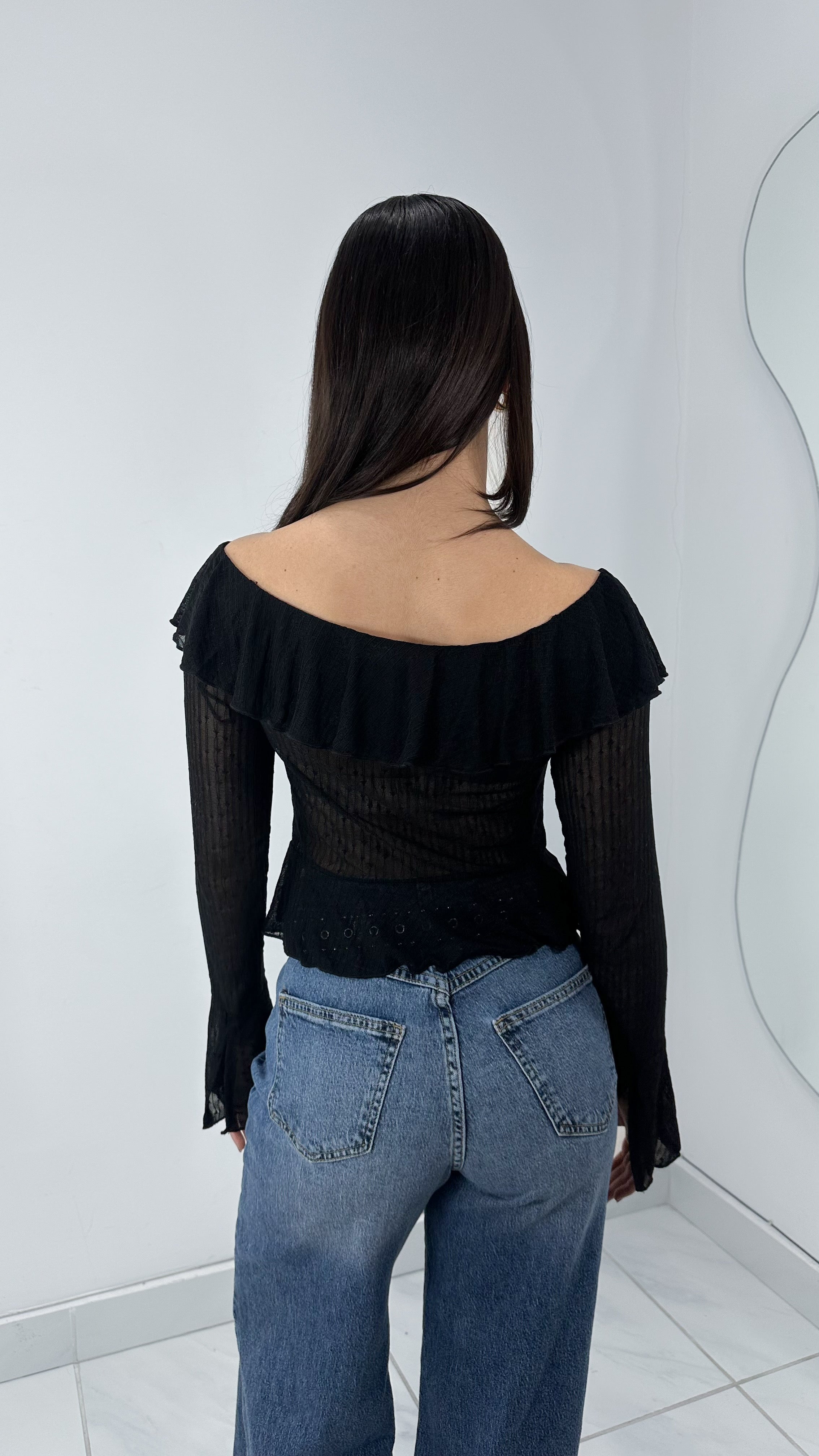 BLUSA OFF SHOULDER VOLANTES NEGRA