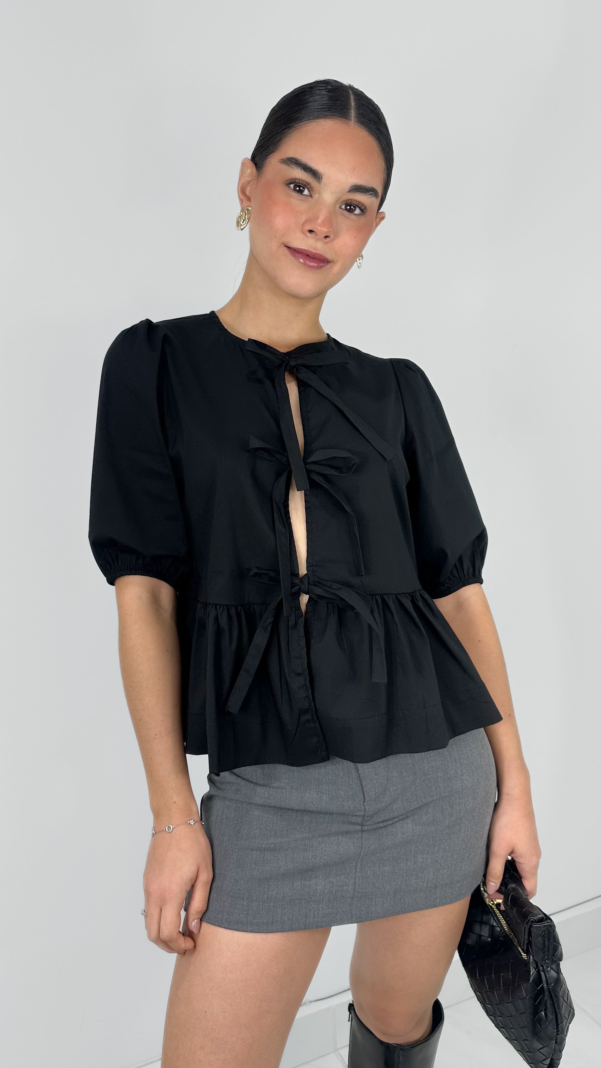 BLUSA FRESCA TRENDY EFECTO LAZOS MANGA 3/4 NEGRA