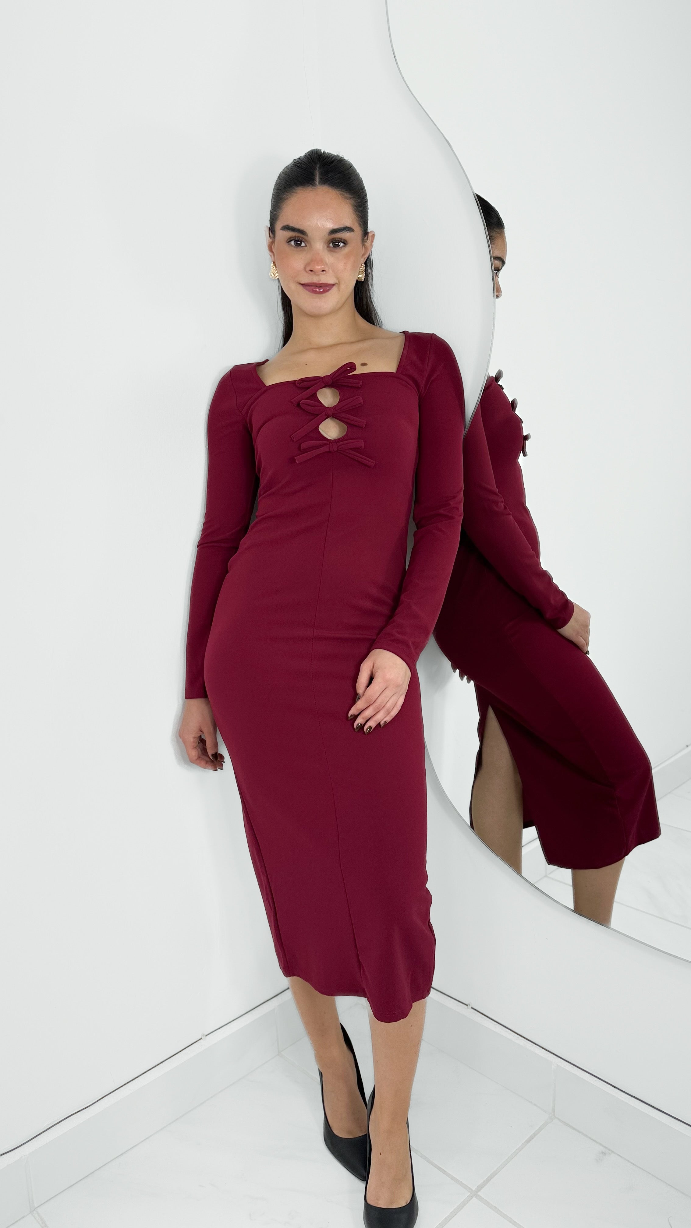 VESTIDO MIDI BURGUNDY EFECTO LAZO TELA GRUESA