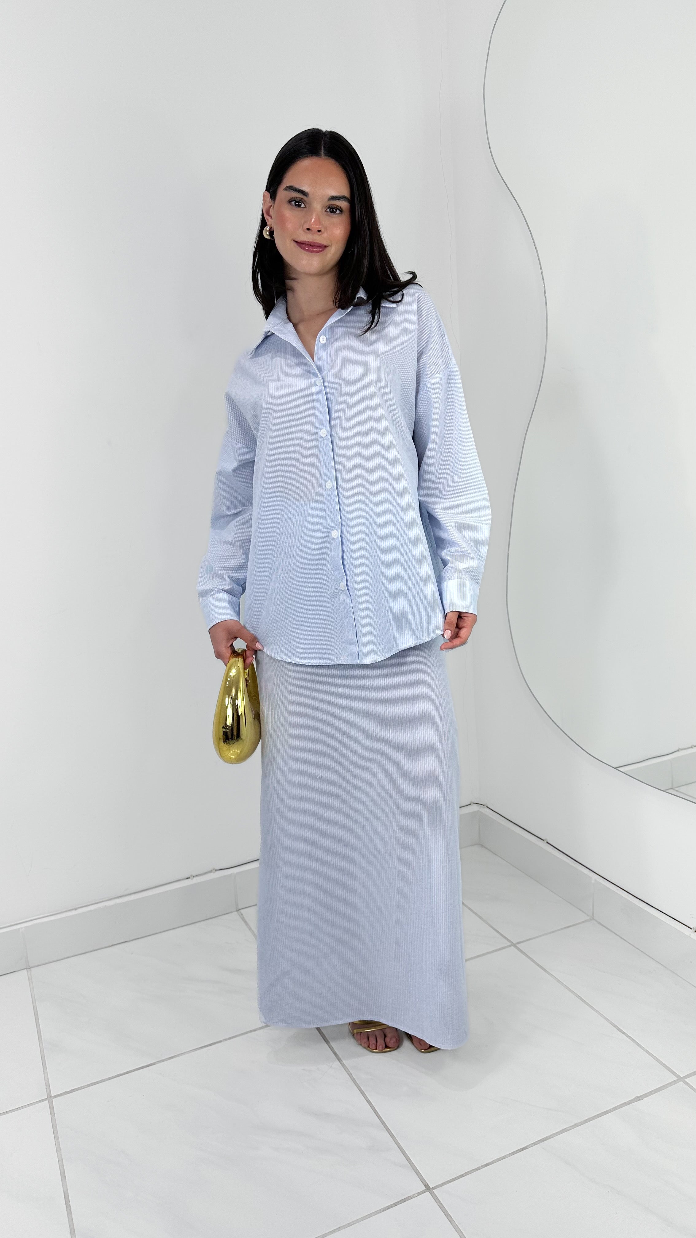 COMFY STYLISH SKY BLUE SET - CONJUNTO CAMISA OVERSIZED & MAXI FALDA AZUL CIELO