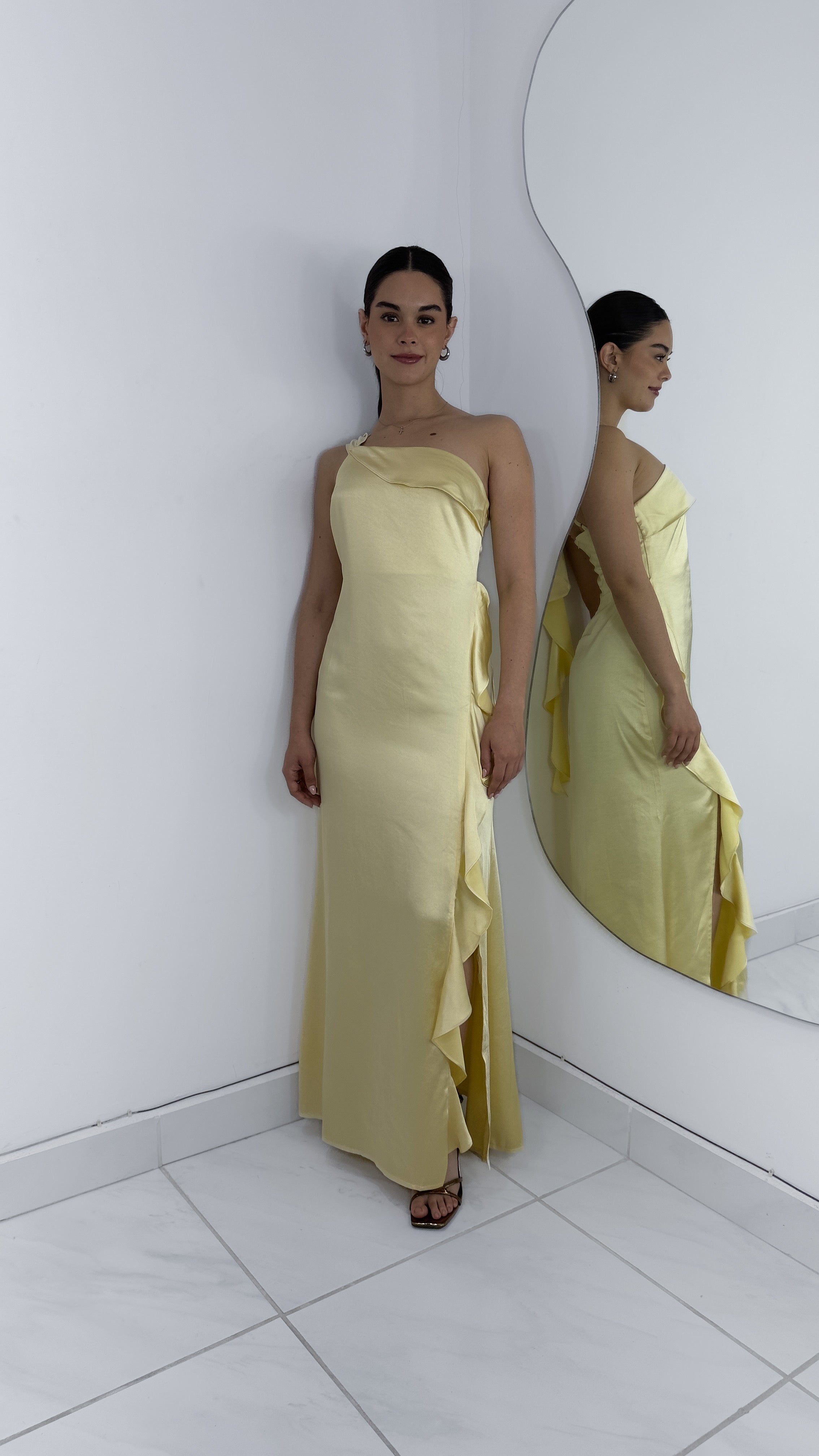 BUTTER YELLOW DRESS - VESTIDO SATINADO UN HOMBRO