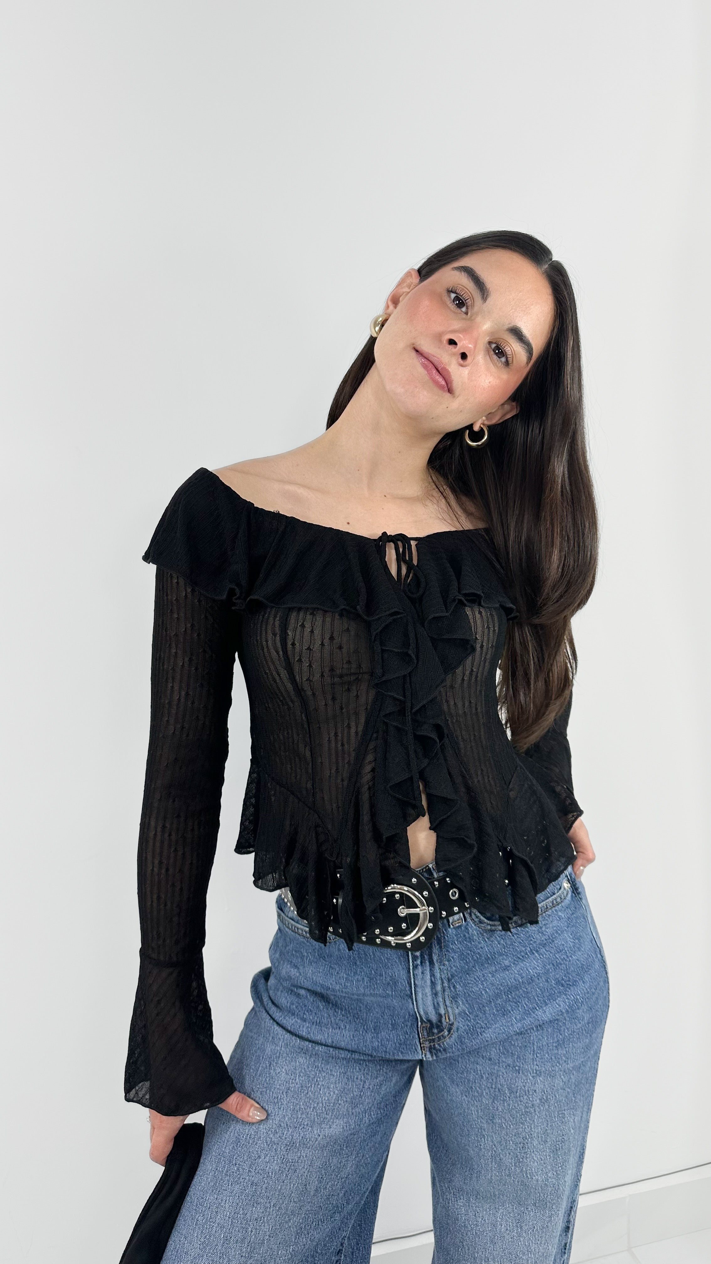 BLUSA OFF SHOULDER VOLANTES NEGRA