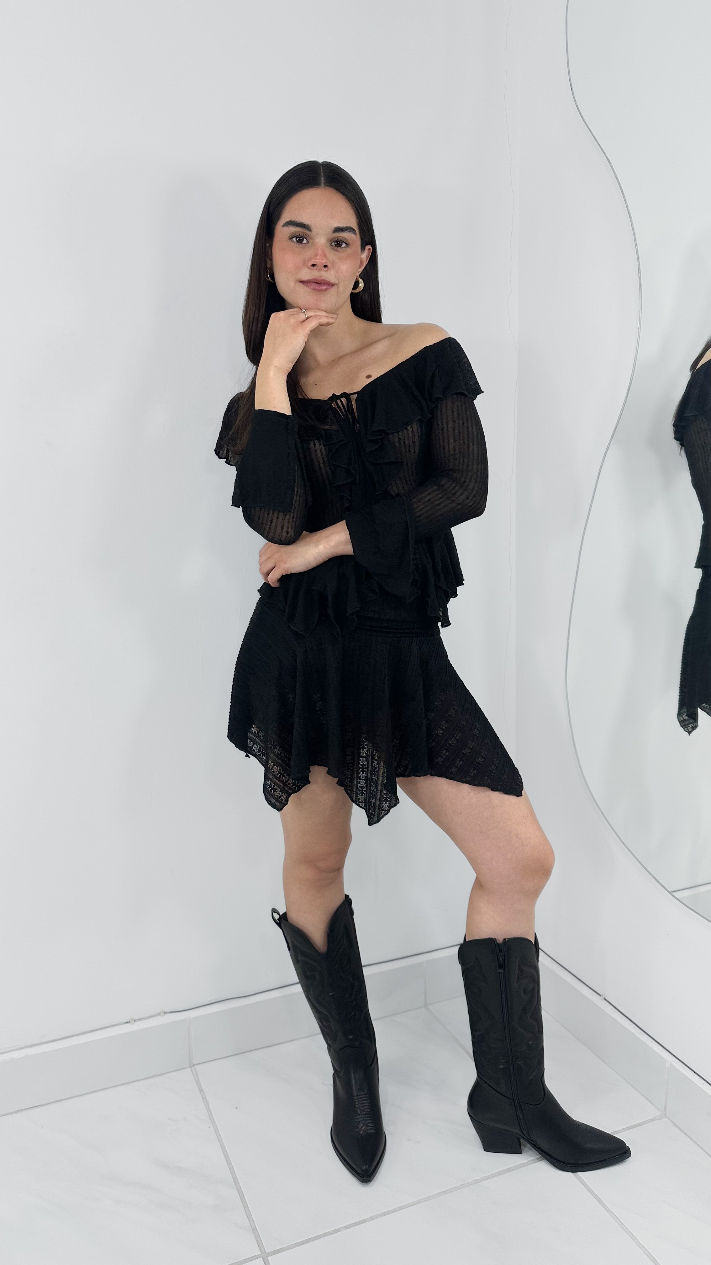 BLUSA OFF SHOULDER VOLANTES NEGRA