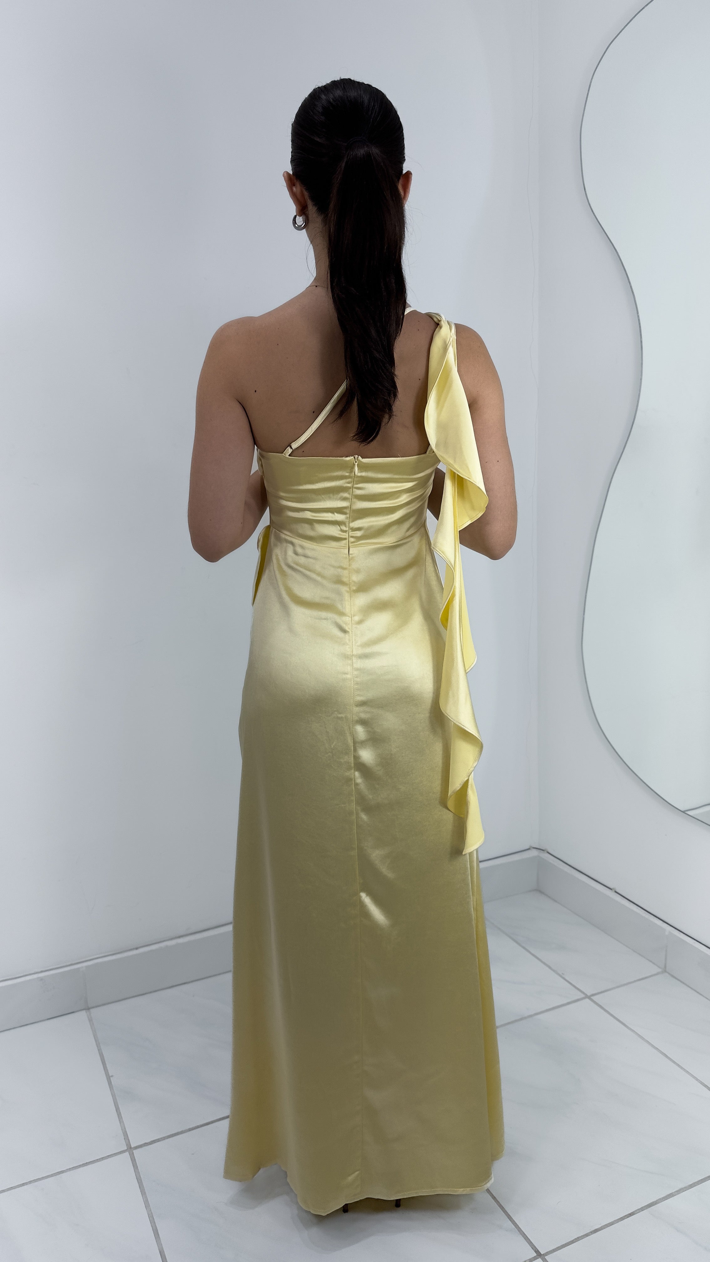 BUTTER YELLOW DRESS - VESTIDO SATINADO UN HOMBRO