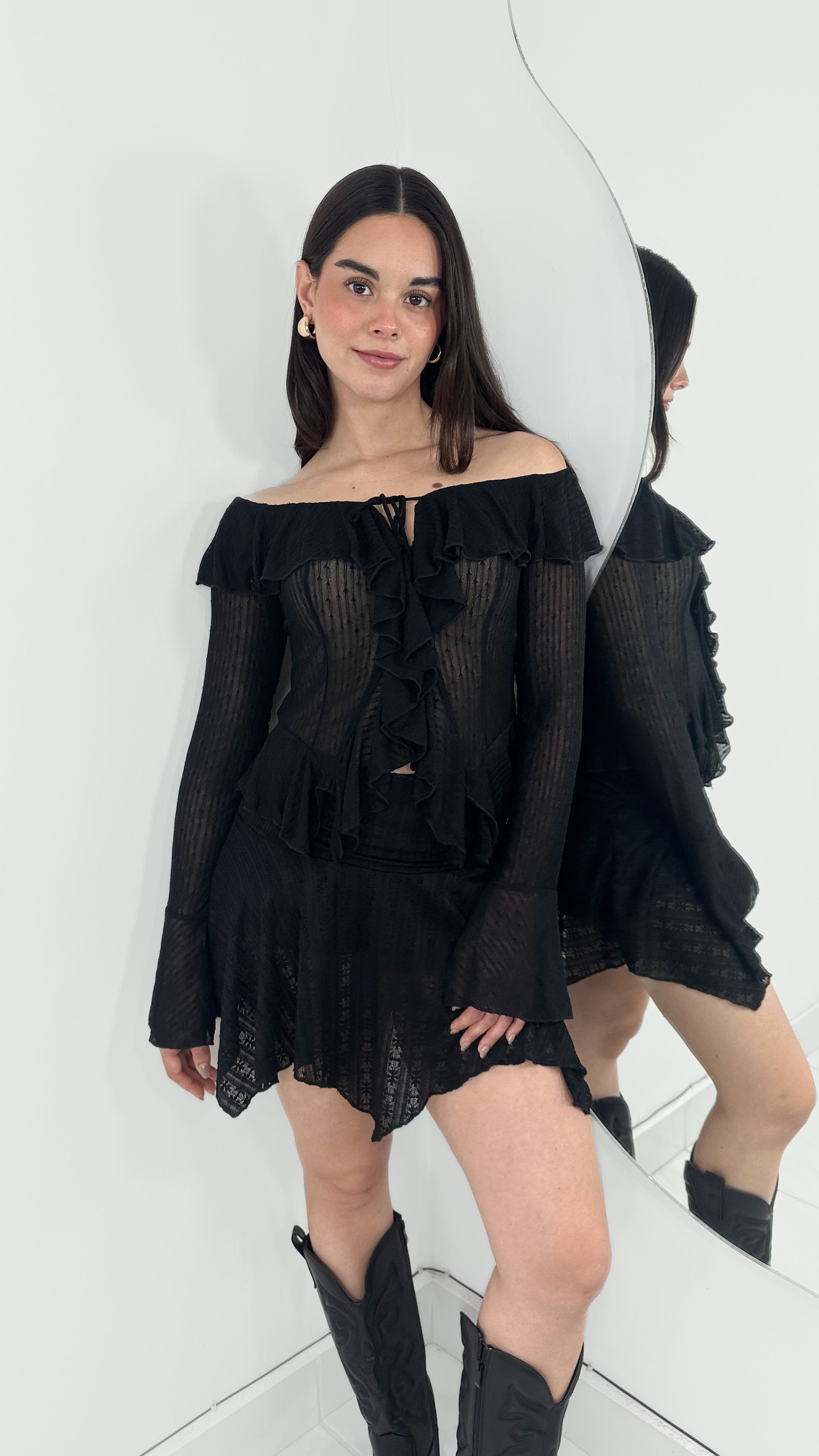 BLUSA OFF SHOULDER VOLANTES NEGRA