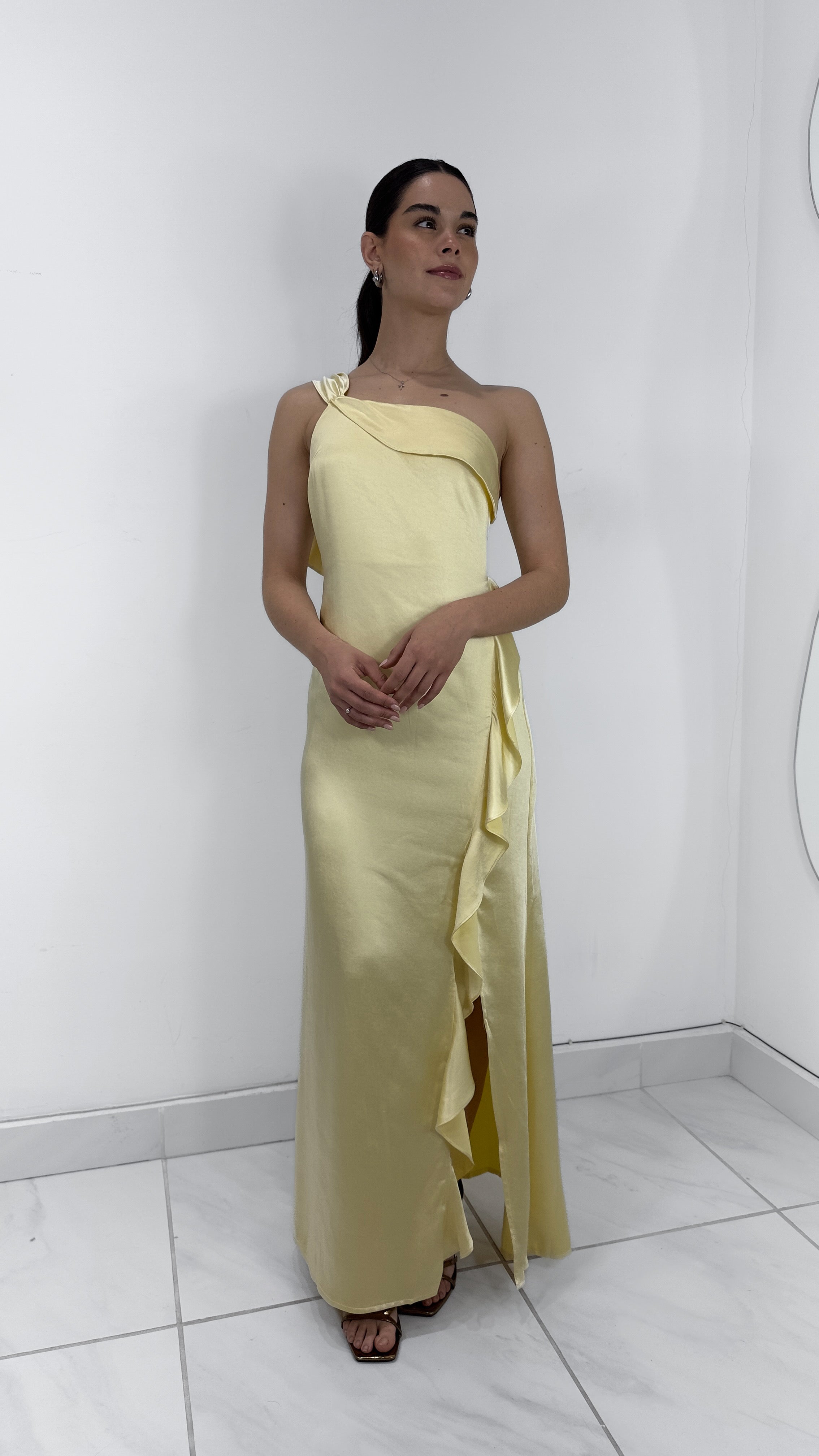 BUTTER YELLOW DRESS - VESTIDO SATINADO UN HOMBRO