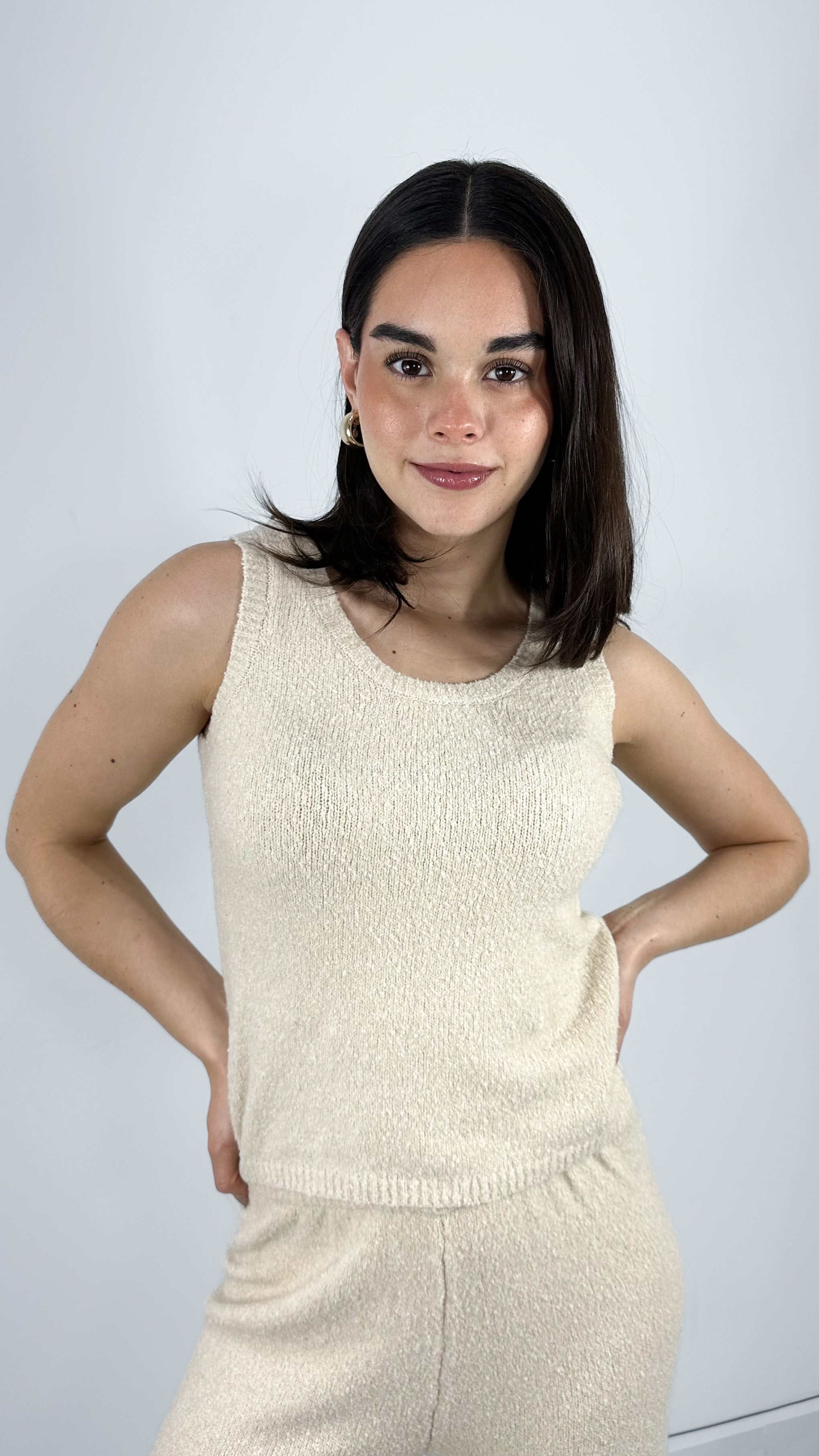 TOP SUELTO TIRANTES BEIGE AFELPADO