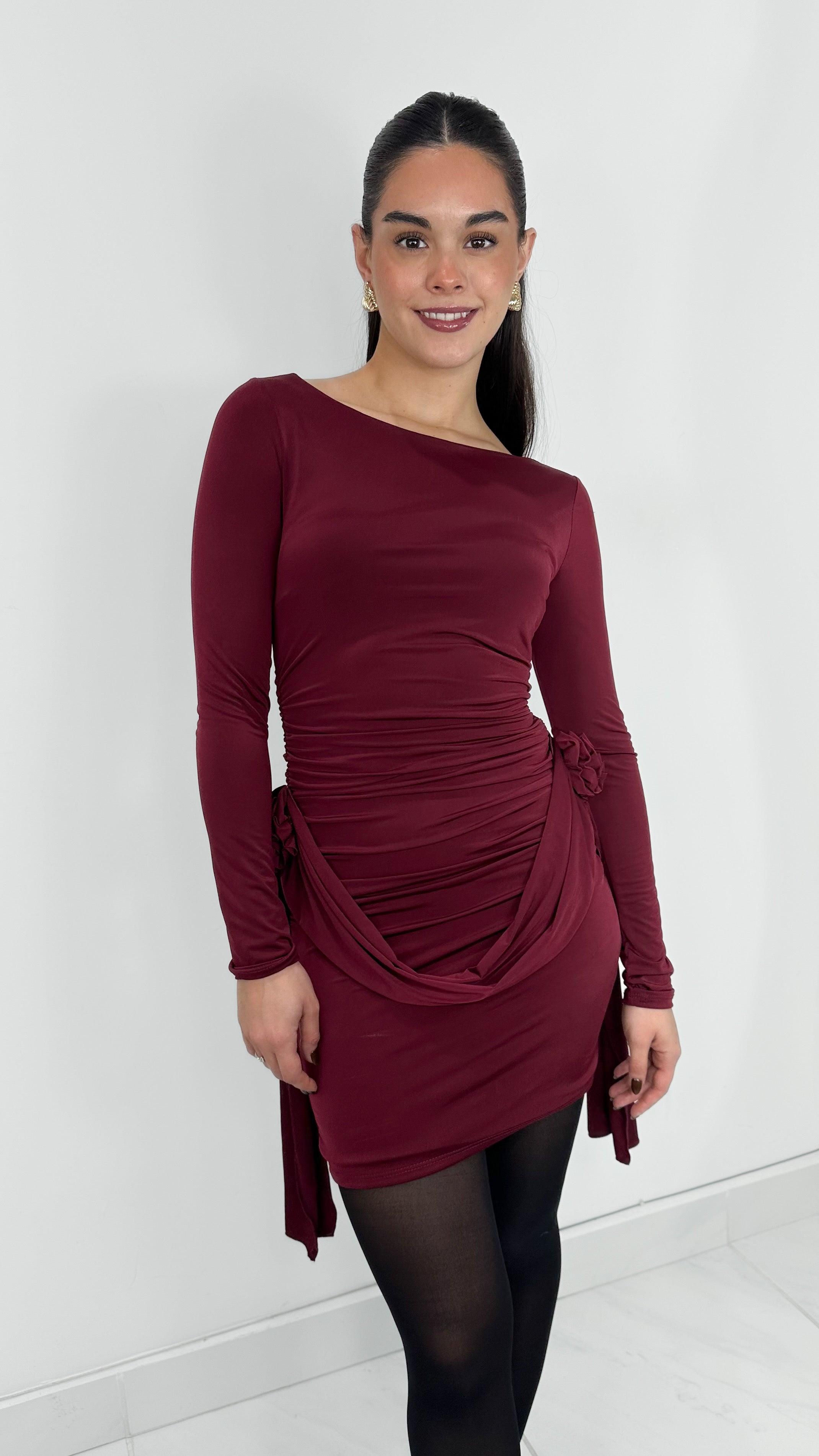 VESTIDO DRAPEADO BURGUNDY DOBLE TELA EFECTO FLOR