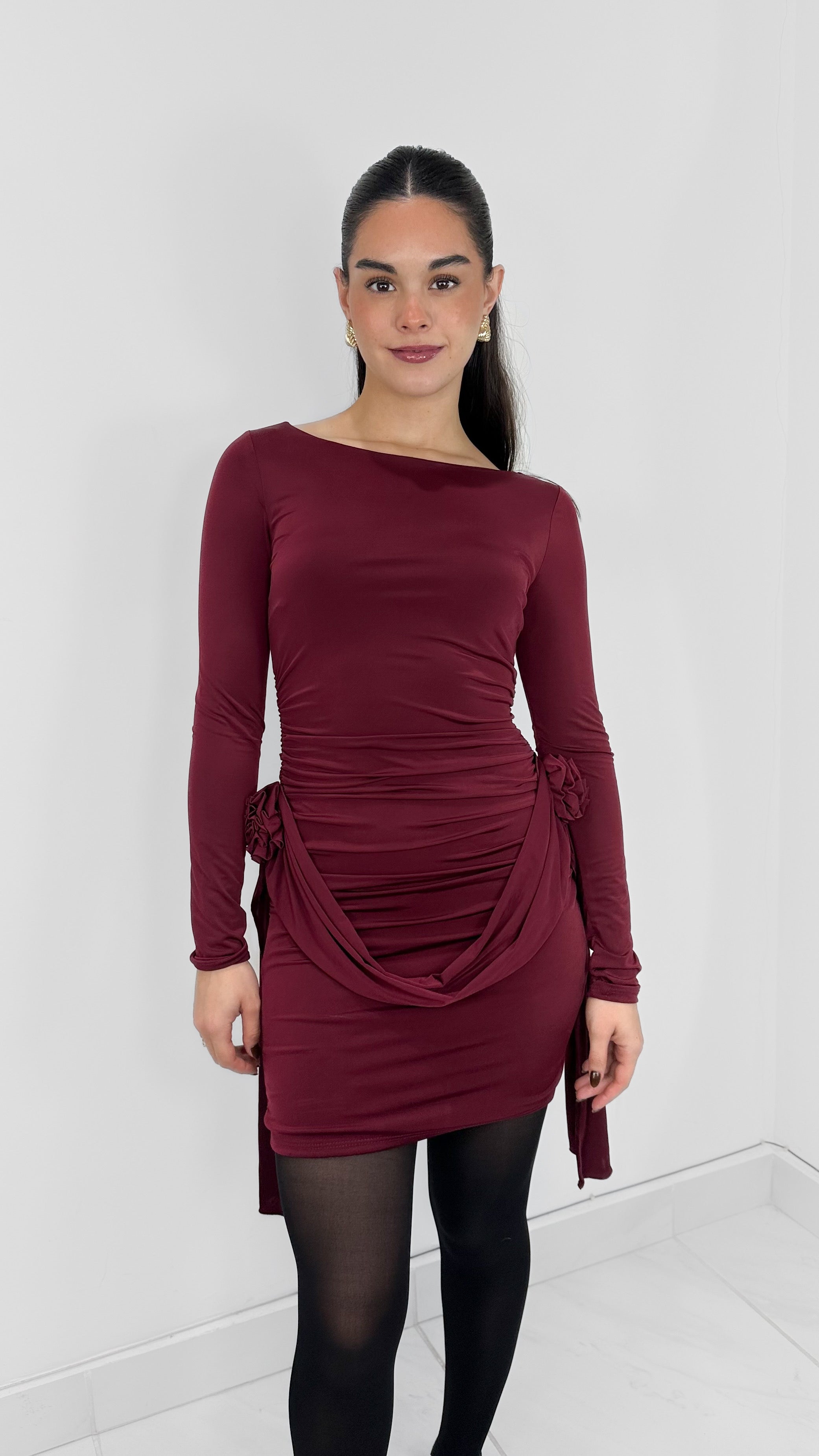 VESTIDO DRAPEADO BURGUNDY DOBLE TELA EFECTO FLOR